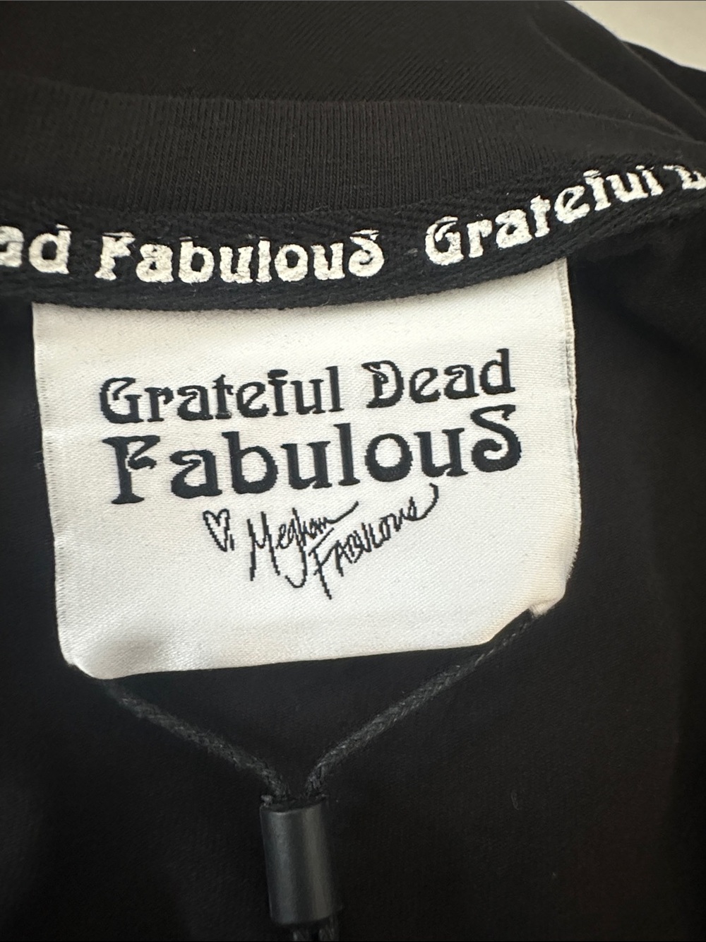 Grateful Dead by Meghan Fabulous Black Short-Sleeve Tee with Red & Blue Skull - Picture 7 of 15
